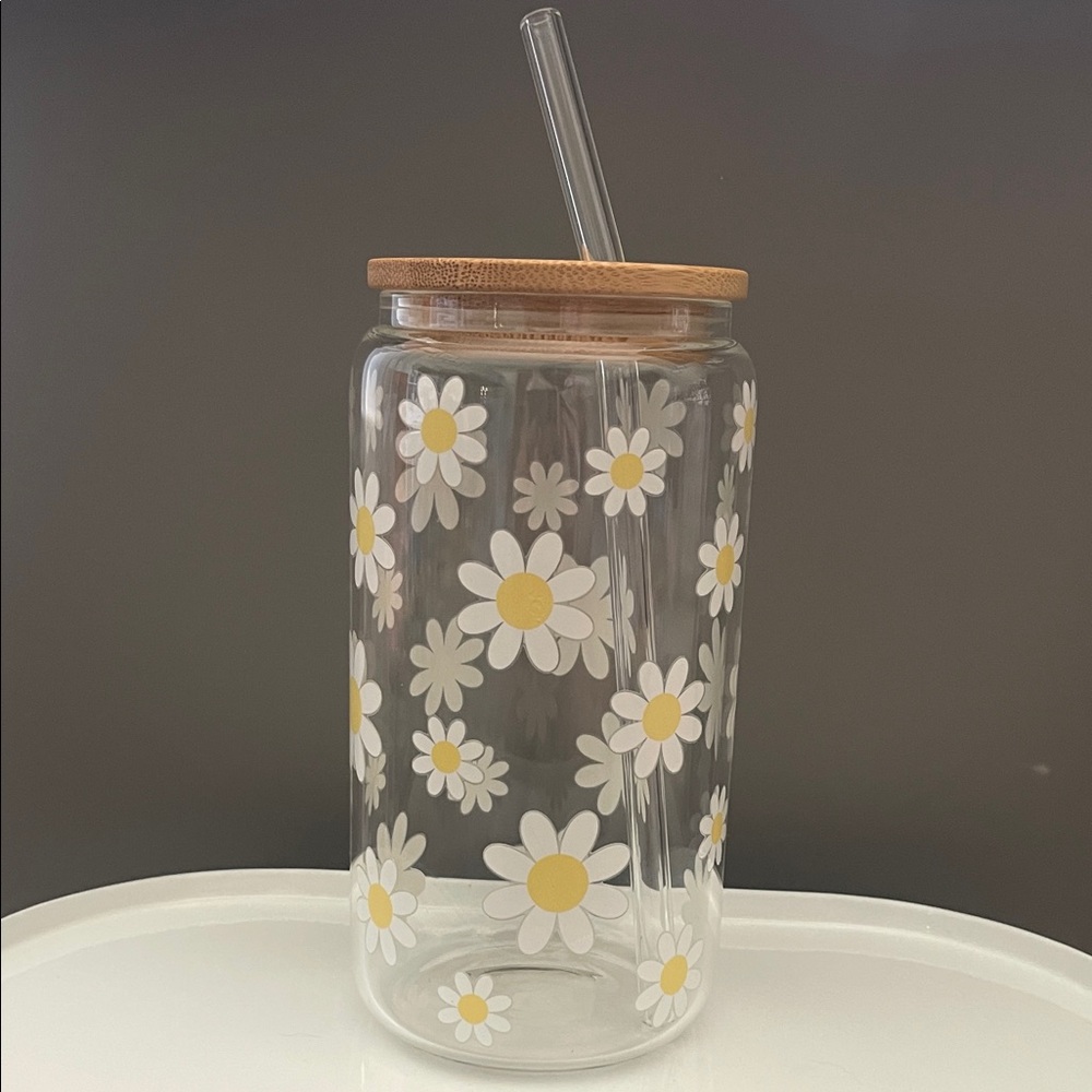 Daisy Glass Tumbler with Bamboo Lid and Straw